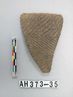 藏品(灰色夾砂陶片)的圖片